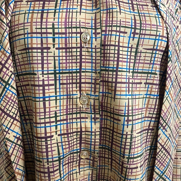 EUC Vintage HALSTON III polyester blouse. Button down with tie at neck. Size 10 - Picture 9 of 10